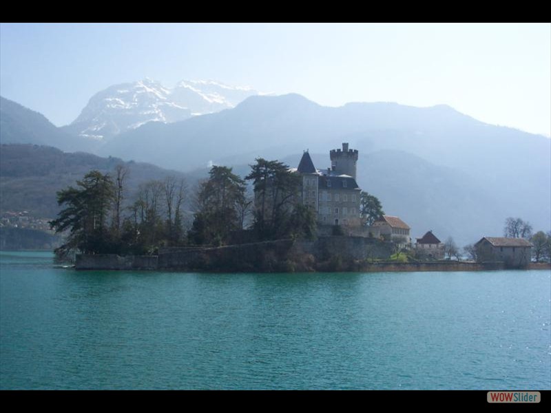 Annecy - bords du lac - Chateau at
                            Duingt 2